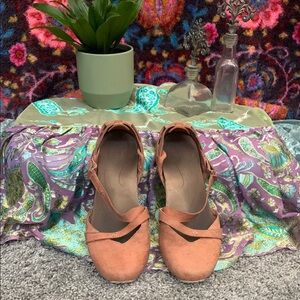 Tan Heels with Smooth Finish and Minimalist Design